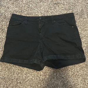 Universal Thread shorts black size 12/31R high rise midi